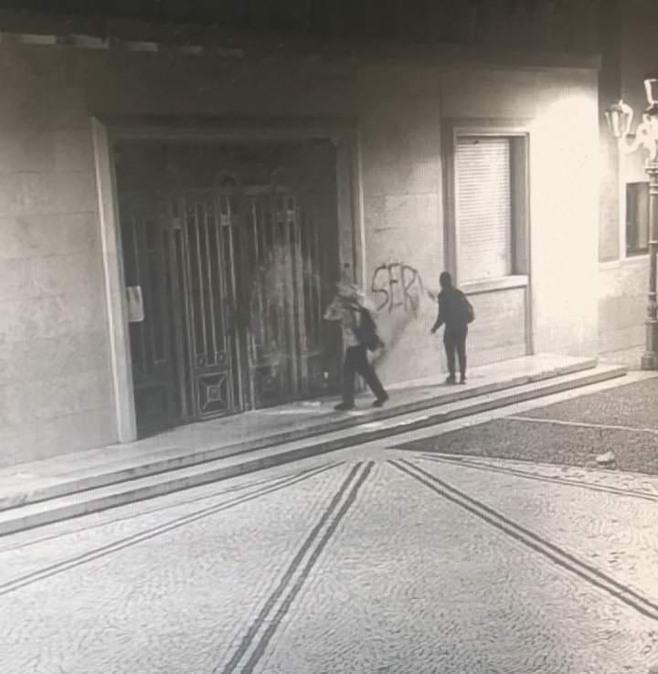 Crotone, nuovo atto vandalico contro il palazzo del Comune