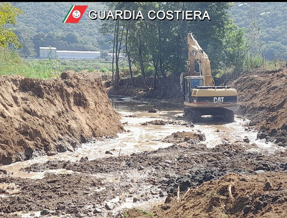 Movimentava inerti illegalmente inquinando le acque del Vibonese, denunciato