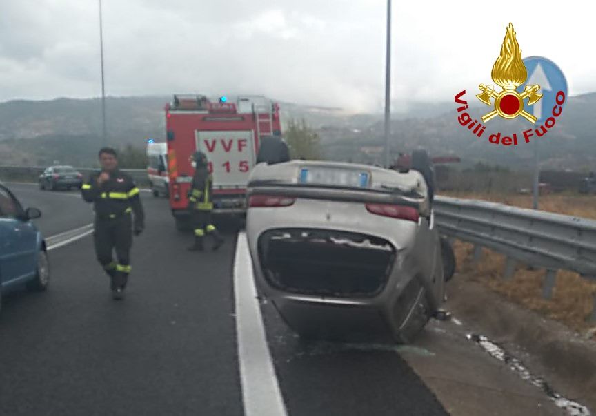 Incidente in autostrada nei pressi di Montalto, un ferito