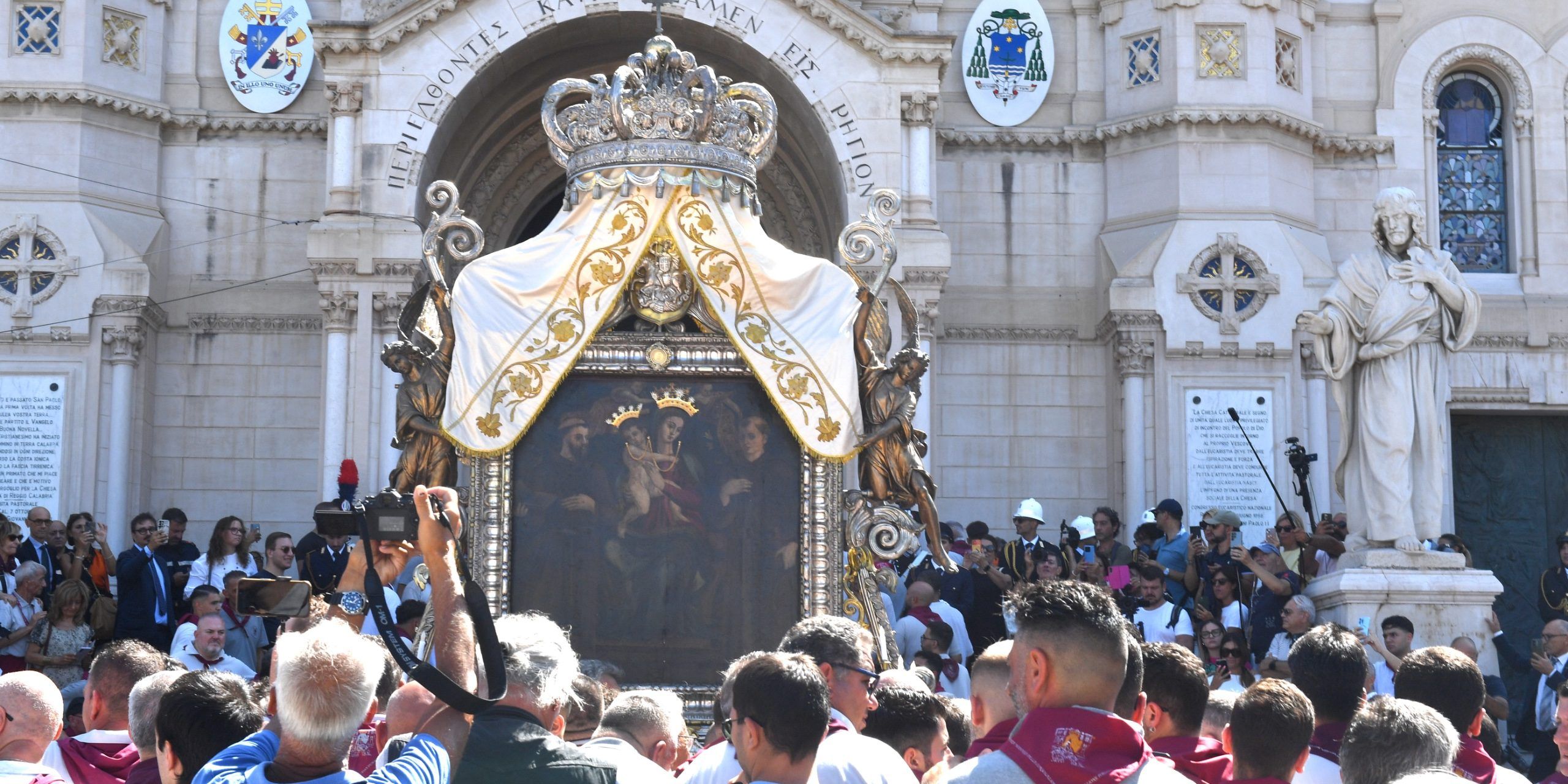 Reggio si ferma per la Madonna della Consolazione. L’emozione dell’intera città – FOTO