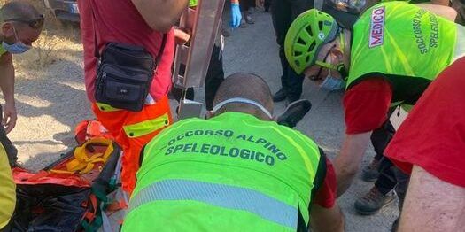 Corigliano Rossano, scivola e si rompe un femore: salvato dal Soccorso Alpino