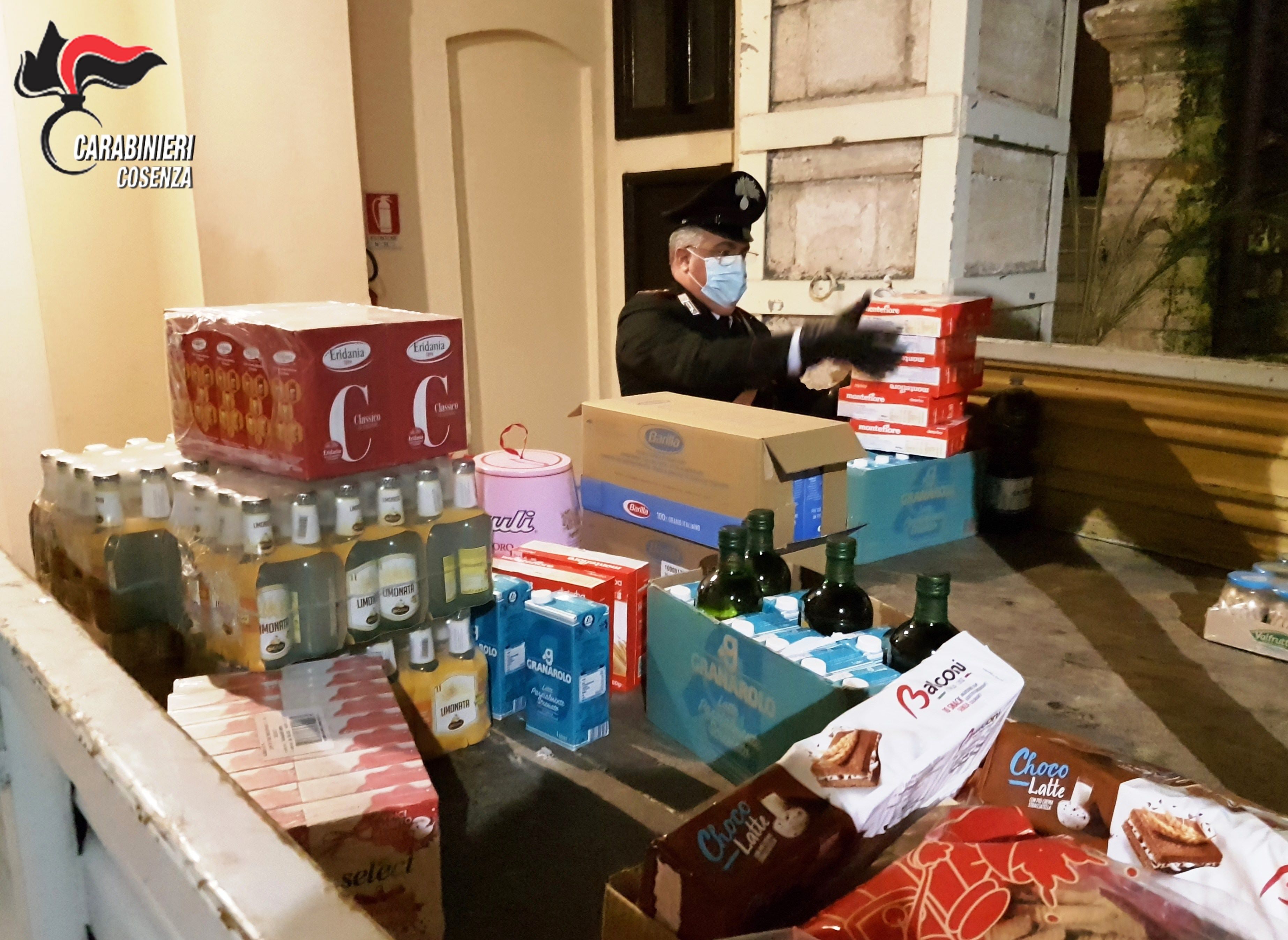 Cosenza, le donazioni dei carabinieri a chi è in difficoltà