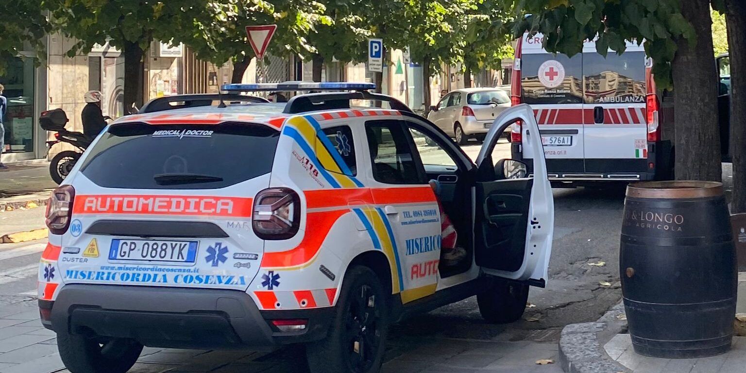 Cosenza, uomo investito su via Alimena. Soccorso e portato in ospedale