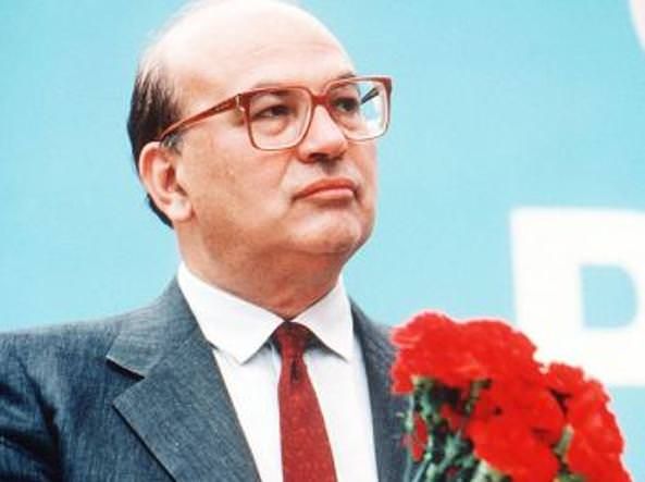 «A San Mango d'Aquino non si può intitolare la piazza a Craxi»