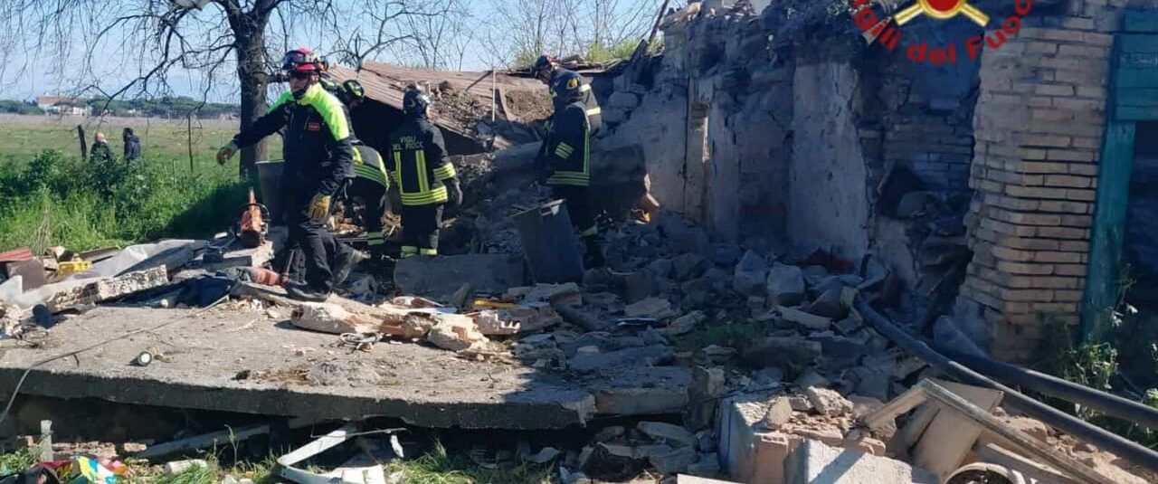 Crolla casale abbandonato a Roma, due morti