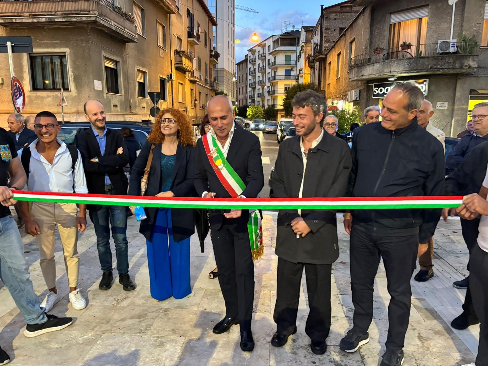 Cosenza, inaugurata la nuova Piazza Amendola. Caruso: «Riscatto e rinascita urbana»