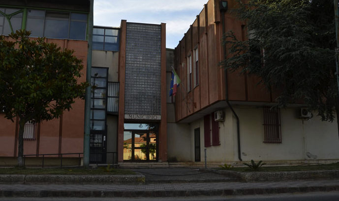 «Atteggiamenti disdicevoli, Solano spieghi tutto»