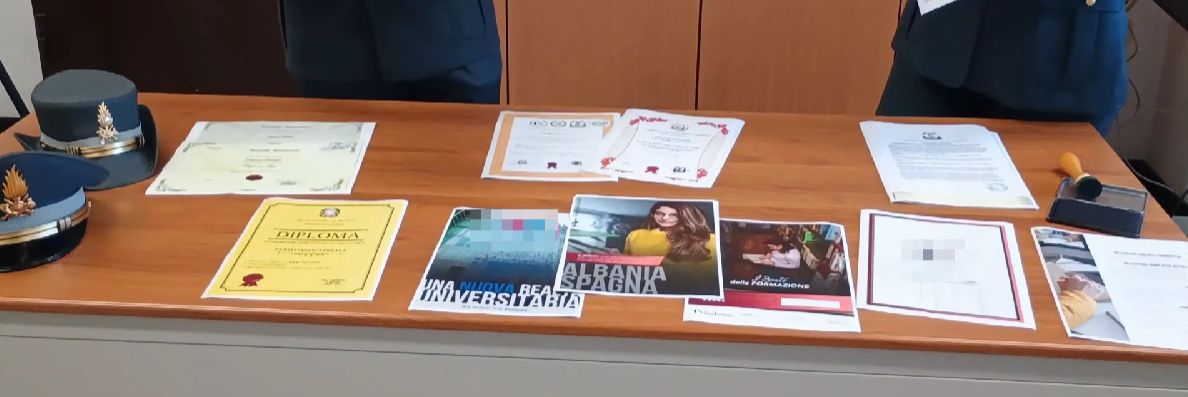 Titoli di studio falsi (anche in Calabria), arresti e sequestri – I NOMI