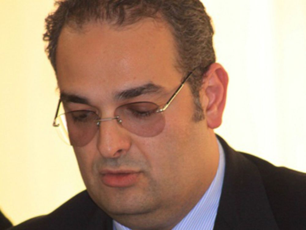 PALAZZO INFETTO | Tuccio consola Arena su facebook