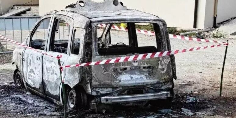 San Lorenzo del Vallo, incendiata automobile della polizia municipale. Pista dolosa privilegiata