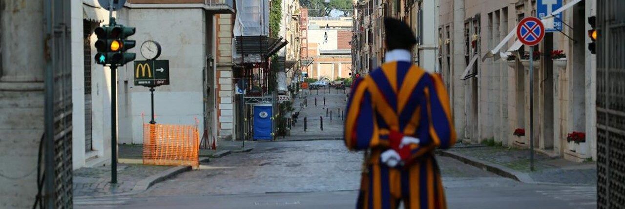 Paura in Vaticano, uomo forza un varco. Spari della Gendarmeria all’auto