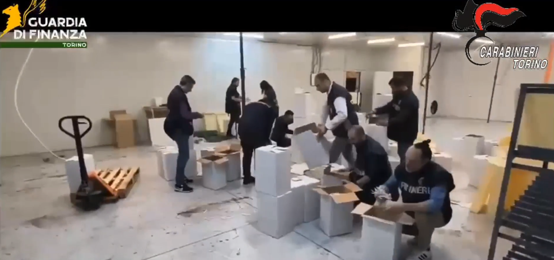 Contrabbando di sigarette, scoperte cinque fabbriche clandestine
