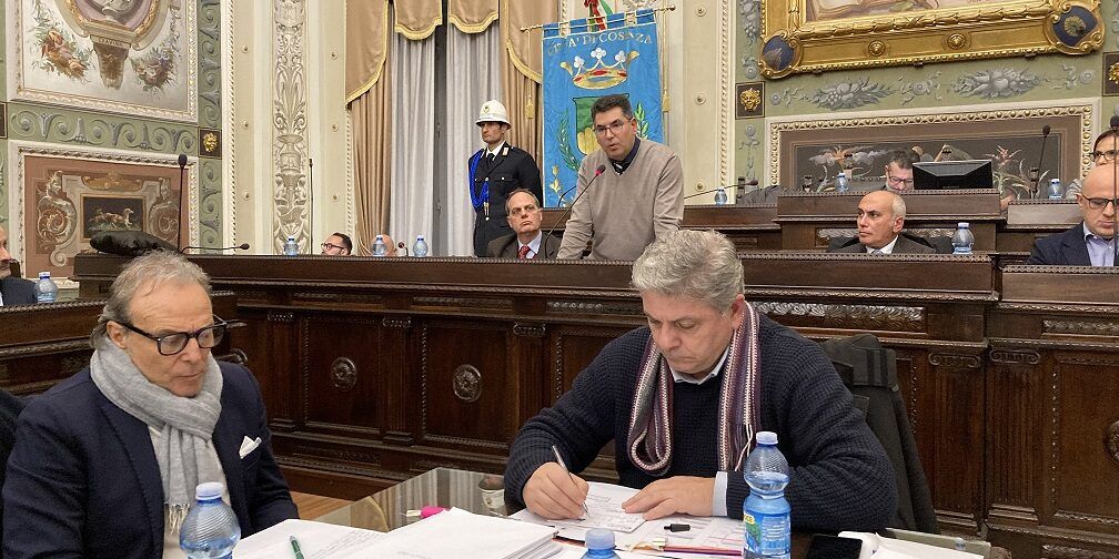 Cosenza, il consiglio comunale approva il piano di riequilibrio finanziario