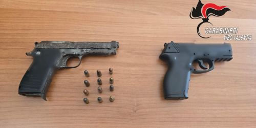 Perquisizioni nel Vibonese, tre arresti per possesso illegale di arma da fuoco e munizioni