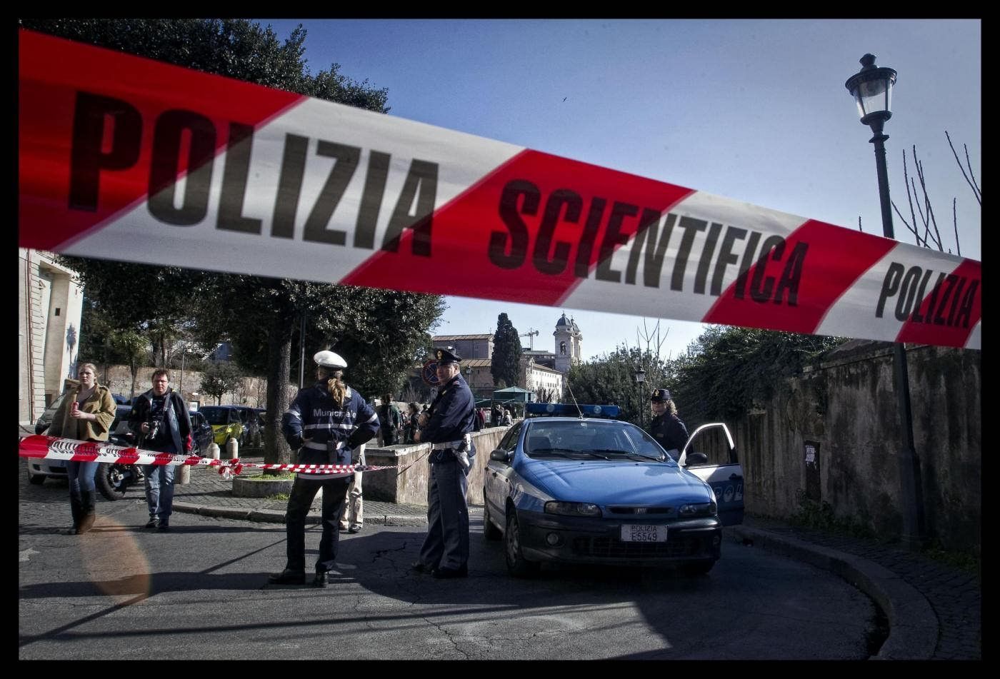 Giallo a Crotone, 58enne trovato morto davanti al Sert – VIDEO