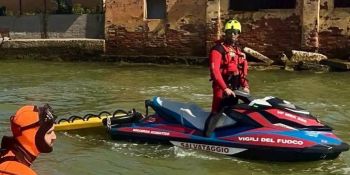Scontro nella laguna di Venezia, morto il 25enne. Ancora dispersa la moglie