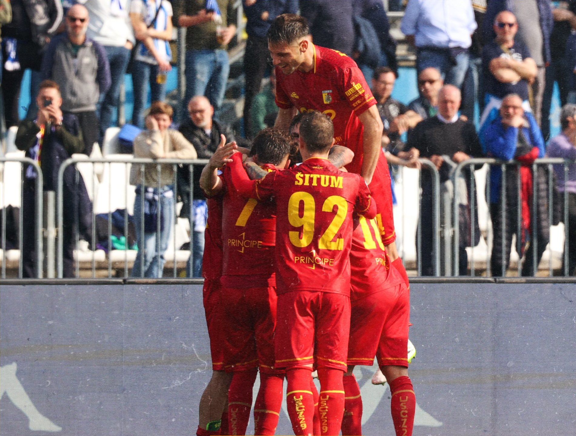 Catanzaro, a Brescia non basta il gol di Biasci. Pareggio nel segno del gemellaggio tra le tifoserie