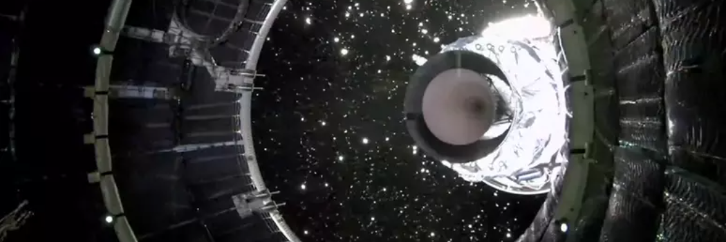 Artemis II lascia l’orbita terrestre, è in viaggio verso la Luna