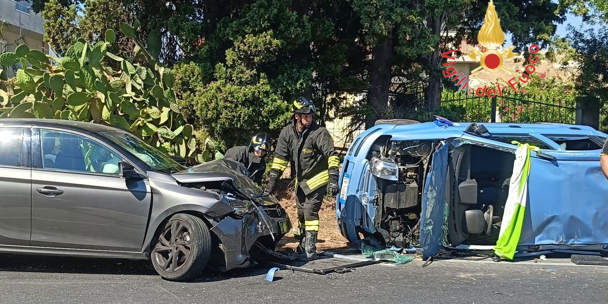 Bianco, scontro tra due auto: due feriti, una donna è incinta