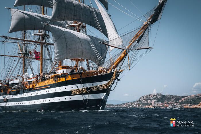Tour della Amerigo Vespucci, domani a Crotone la nave più bella del mondo