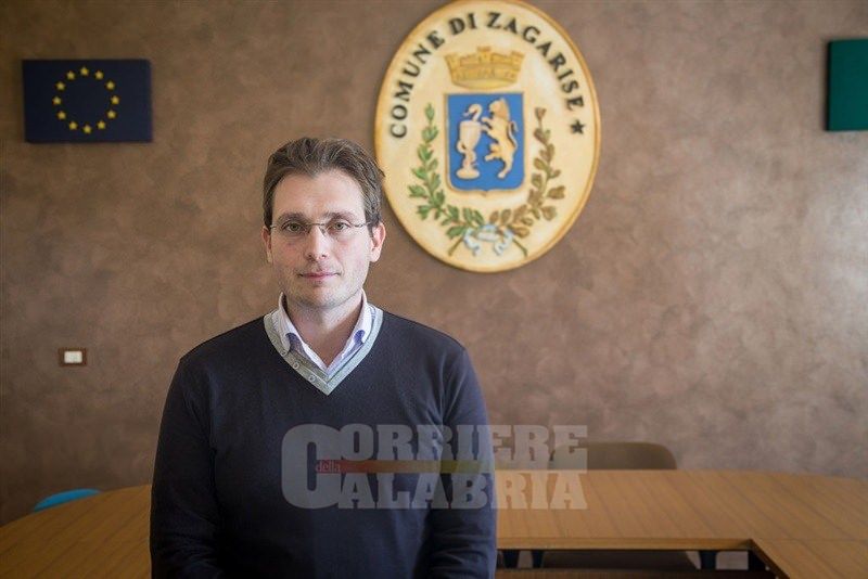 Il consulente da 50mila euro che sa mandare le mail