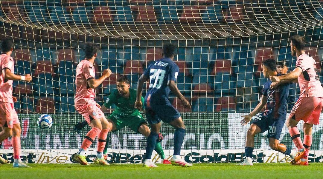 Il Cosenza perde anche l’ultima in casa: il Cesena si impone 0-1 al Marulla