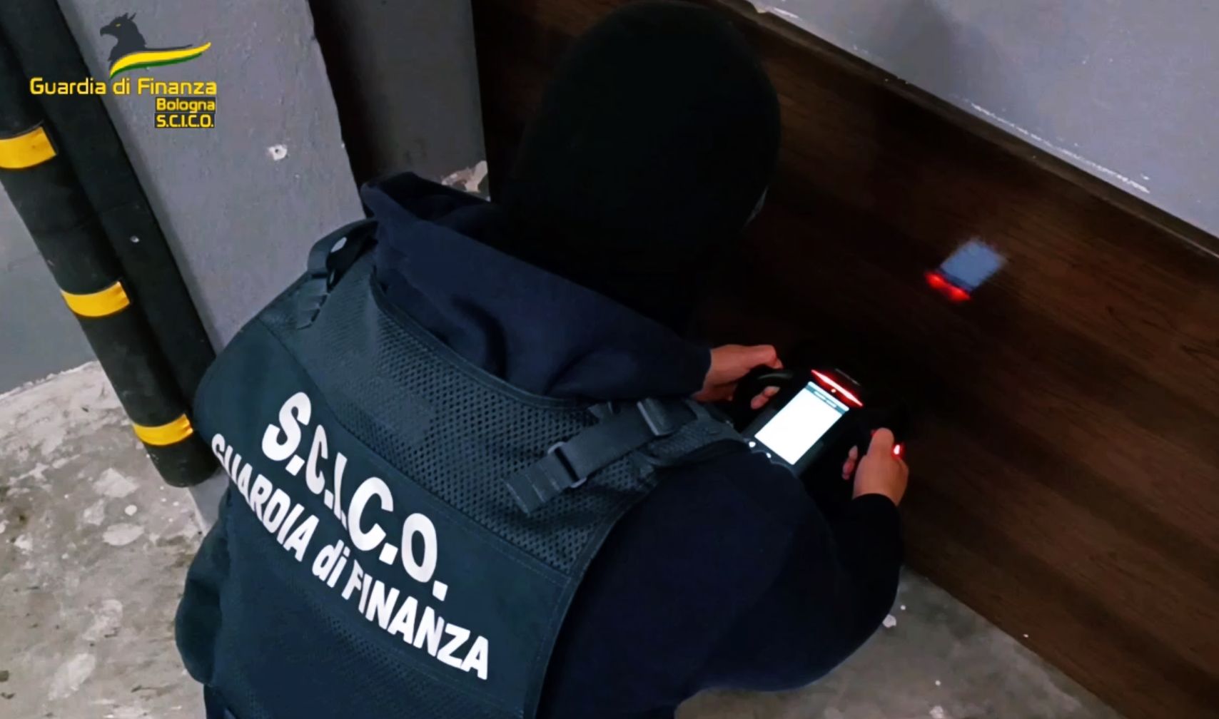 La “caccia all’uomo” dell’imprenditore crotonese per recuperare un credito. «Lo scanno vivo questo»