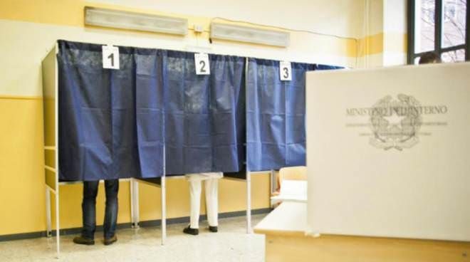 Si vota in sette Comuni. Alle 12 l'affluenza media è al 15%