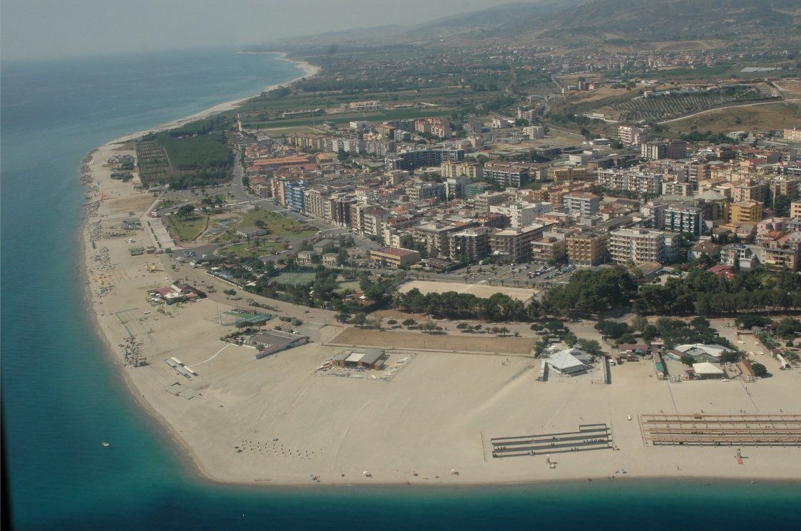 «Impugnare la sentenza del Tar sulle concessioni per salvare l’estate a Soverato»