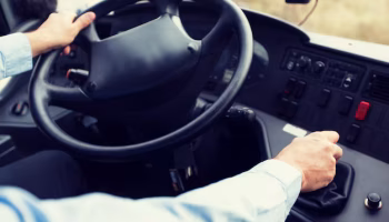 Autista aggredito da un commando nella Locride: 10 giorni di prognosi. La denuncia della Filt Cgil