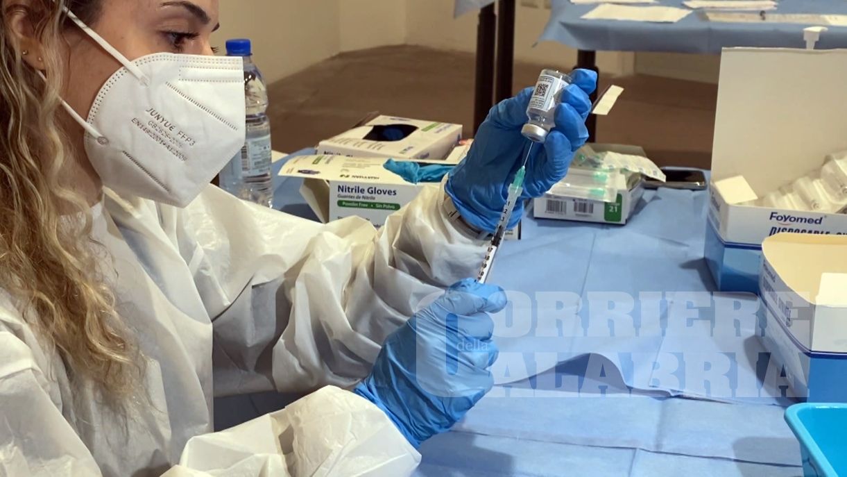 Covid, 50 afghani vaccinati nelle strutture militari in Sila