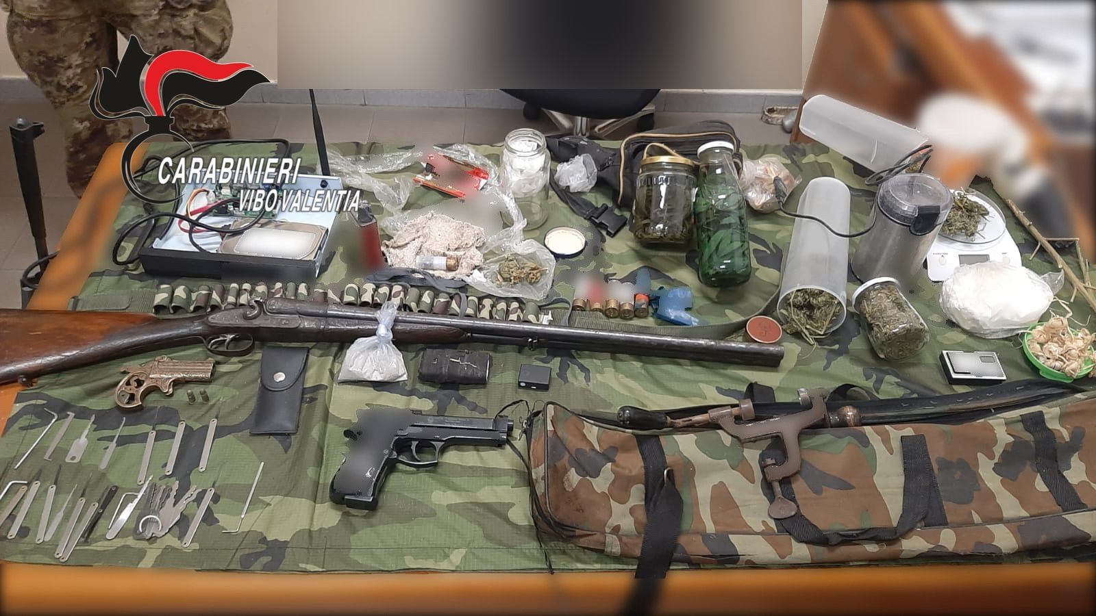Nascondeva armi e droga, un arresto nel Vibonese