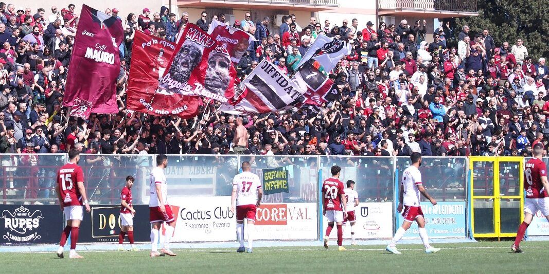 La Reggina conquista il derby con il Locri. Ma la vetta della classifica è sempre a -1