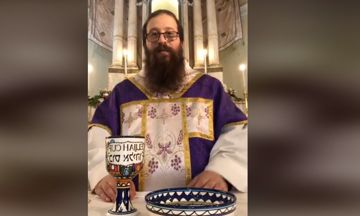 Coronavirus, da San Mango d'Aquino la Santa messa in diretta su Facebook