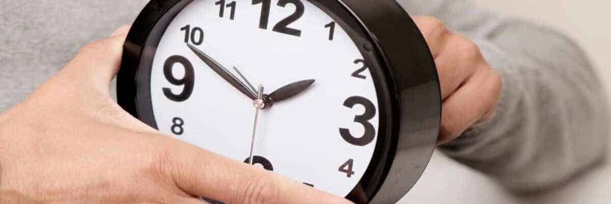 L’ora legale “fa male alla salute”, eurodeputati propongono di abolirla