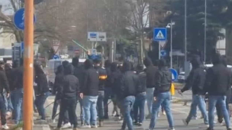 Scontri prima di Cesena-Catanzaro, 134 anni di Daspo per 34 ultras giallorossi