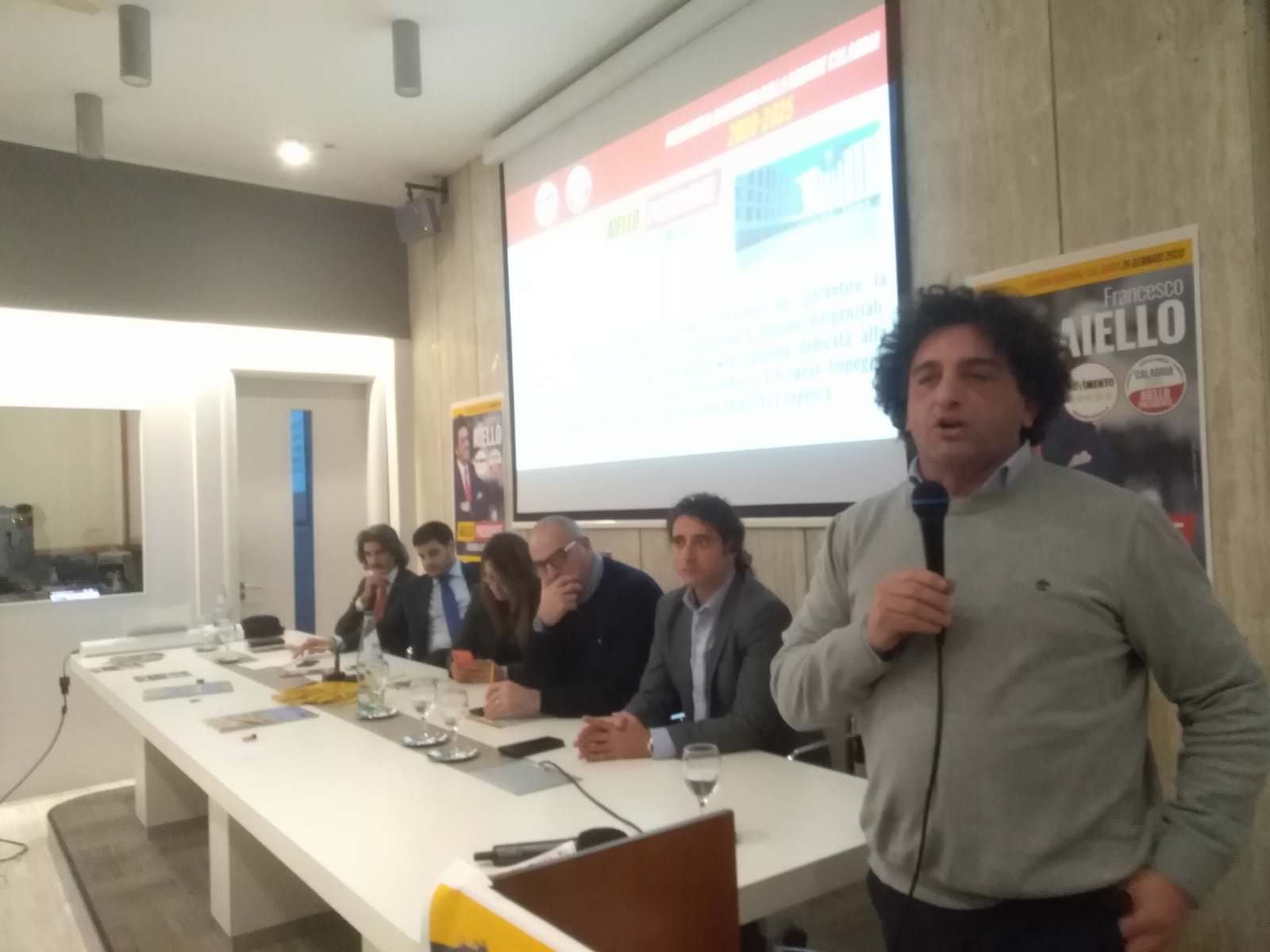 Programma e candidati, il M5S rivendica la sua “diversità”