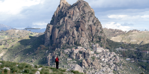 Pentedattilo, «la mano gigantesca contro il cielo» ospita una colonia di gatti che popolano il borgo