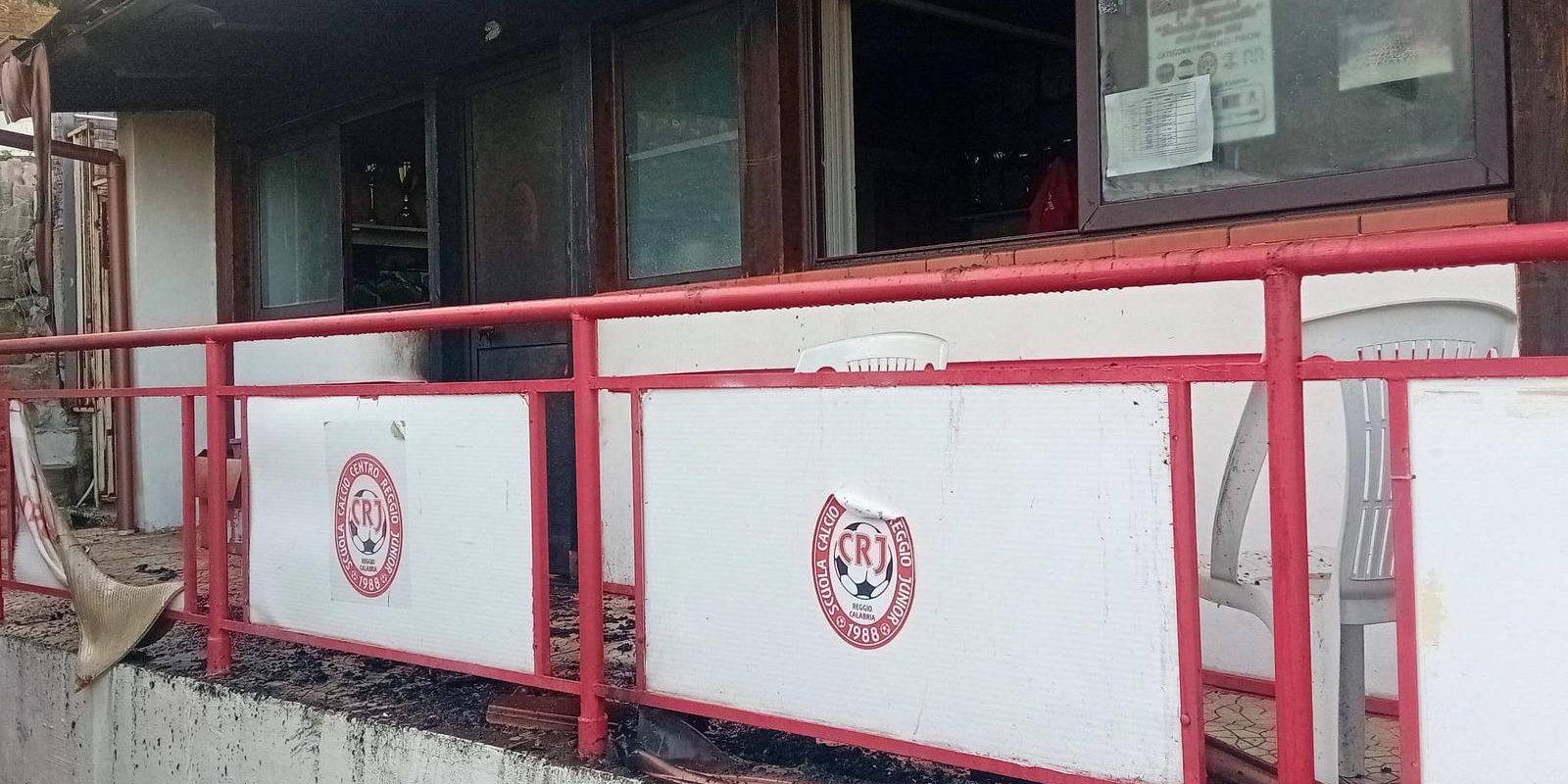 Reggio Calabria sotto shock: incendiato il Centro Reggio Junior