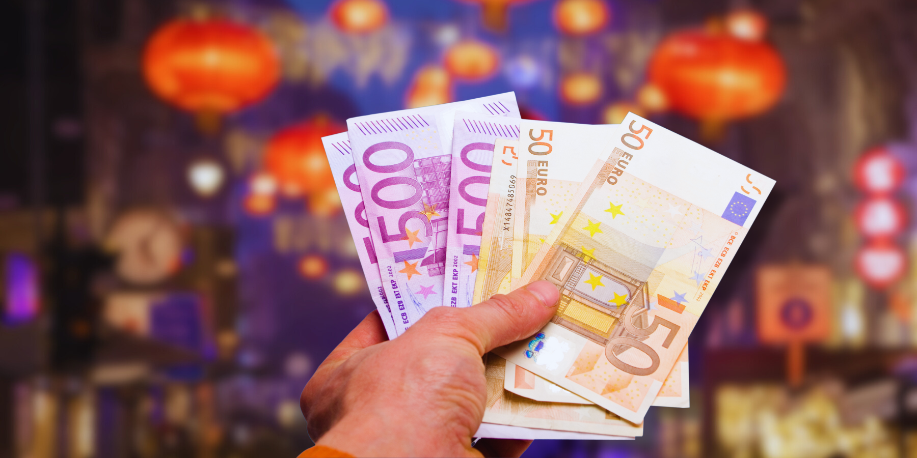 La Chinatown di Milano al servizio della ‘Ndrangheta: fatture all’estero e contanti consegnati «a pacchi»