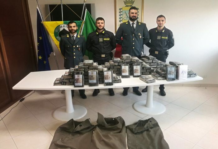 Porto di Gioia, sequestrati 115 chili di cocaina