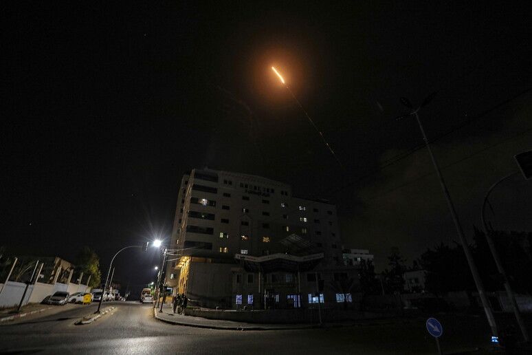 Razzi da Gaza, atmosfera di guerra in Israele