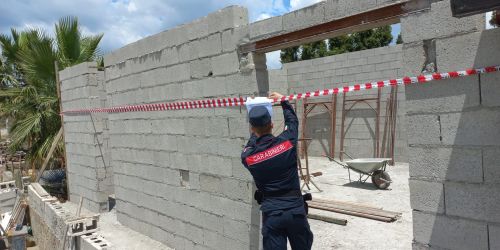 Irregolarità di autorizzazioni edilizie e paesaggistiche, denunce e sequestri nel Catanzarese