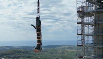 Duomo di Catanzaro, al via il restauro della Statua della Madonna dopo lo spettacolare trasporto a terra – VIDEO e FOTO