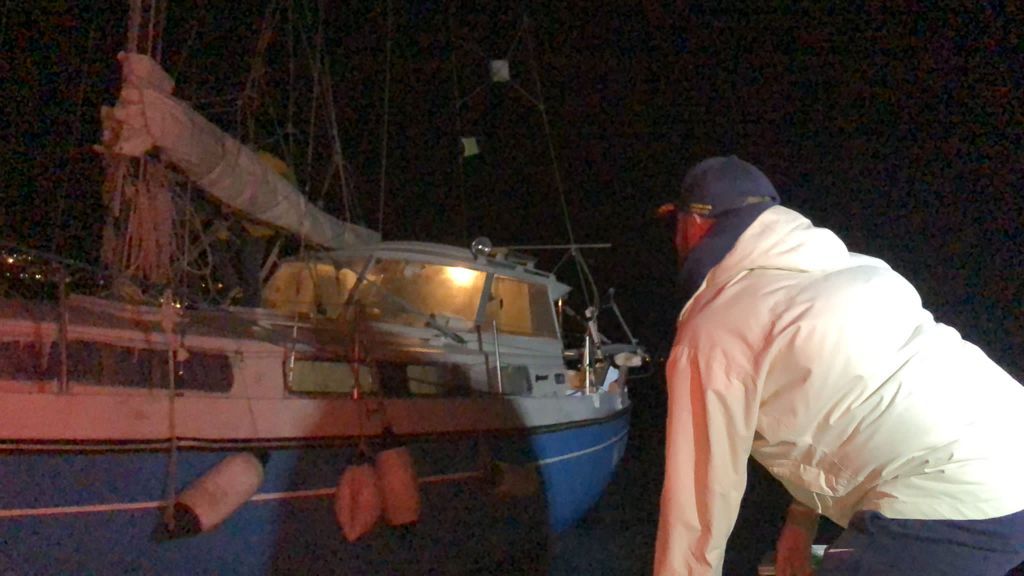 Imbarcazione incagliata e onde alte, salvati due diportisti a Cetraro