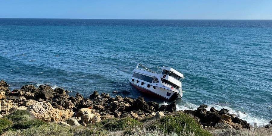 Bianco, sbarcano 52 migranti afghani. Arrestato lo scafista