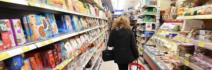 Sorprende una 29enne a rubare e la ricatta: «Sesso con me o ti denuncio»