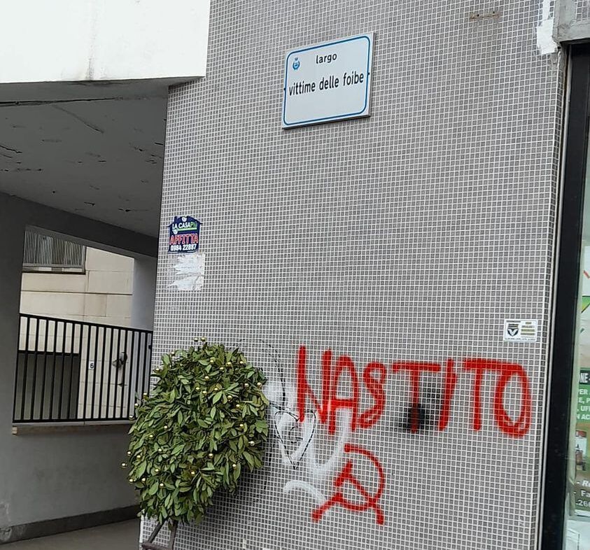 Scritta pro-Tito a Cosenza sul monumento alle foibe, Antoniozzi: «Fatto grave, il sindaco intervenga»