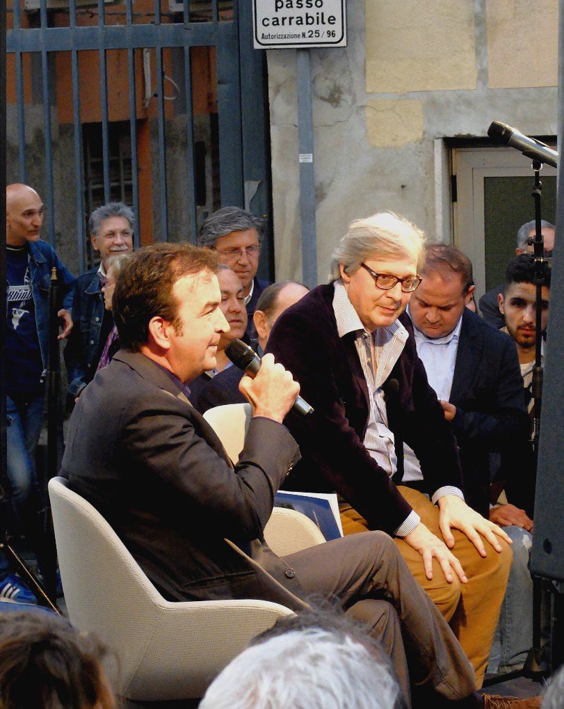 Cosenza, "comizio" di Sgarbi: sto con Occhiuto