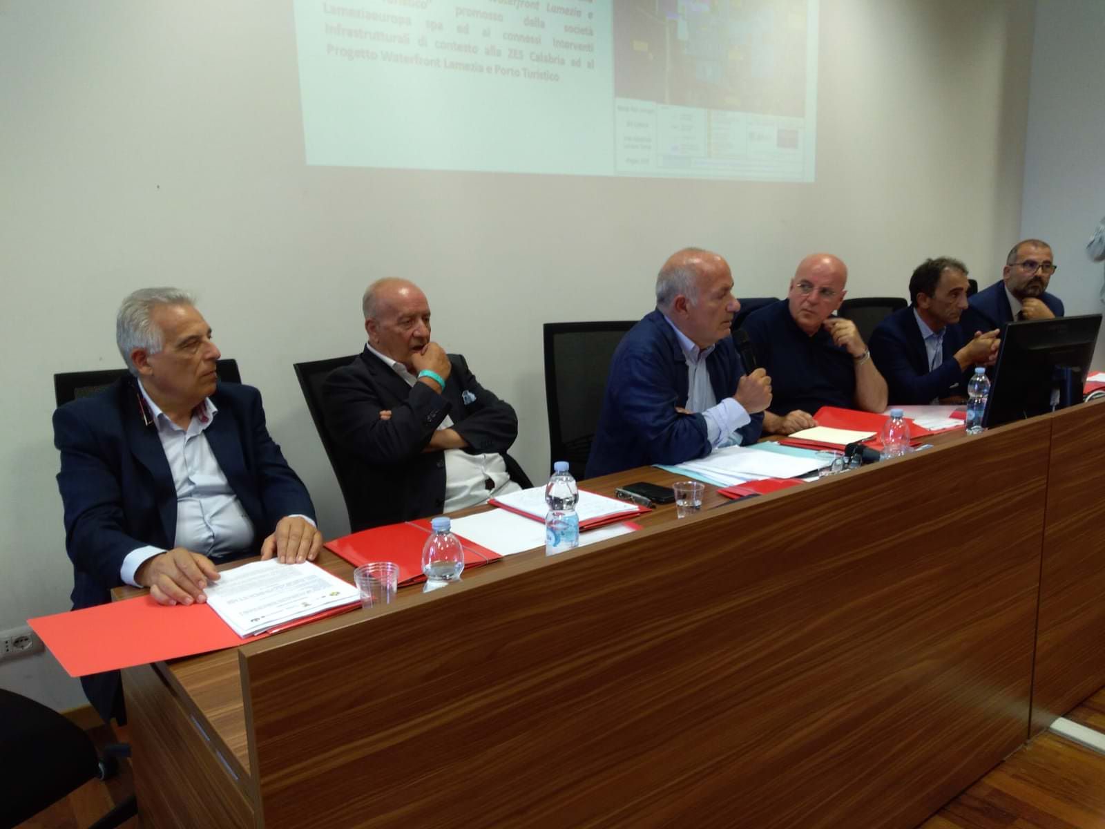 Area industriale di Lamezia, il rilancio parte con il freno a mano tirato